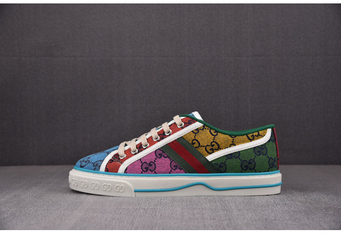 GU LOW TOP SNEAKER