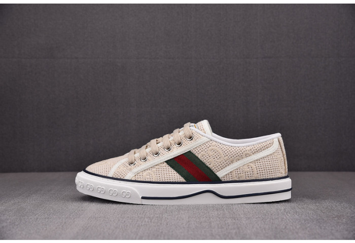 GU LOW TOP SNEAKER