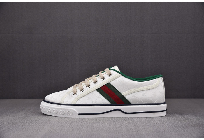 GU LOW TOP SNEAKER