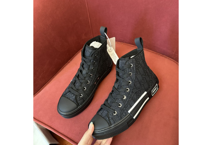B23 Oblique Sneaker