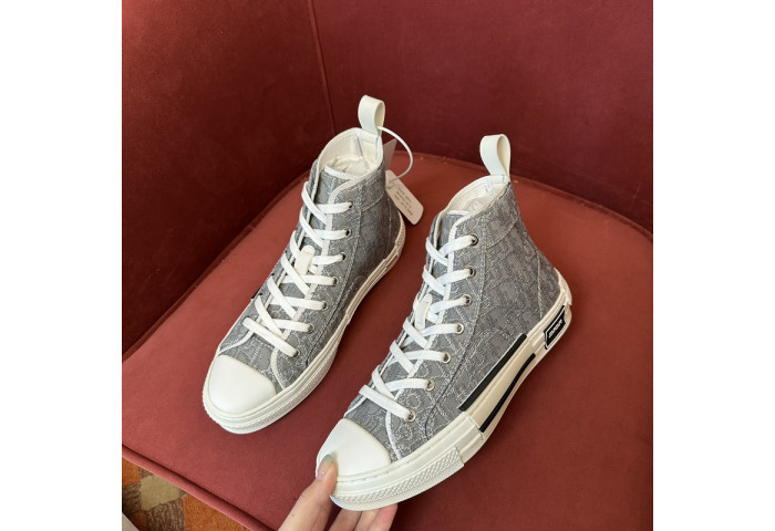 B23 Oblique Sneaker