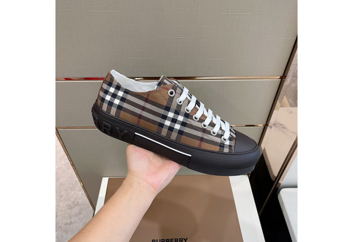 BUR*BERRY Sneakers