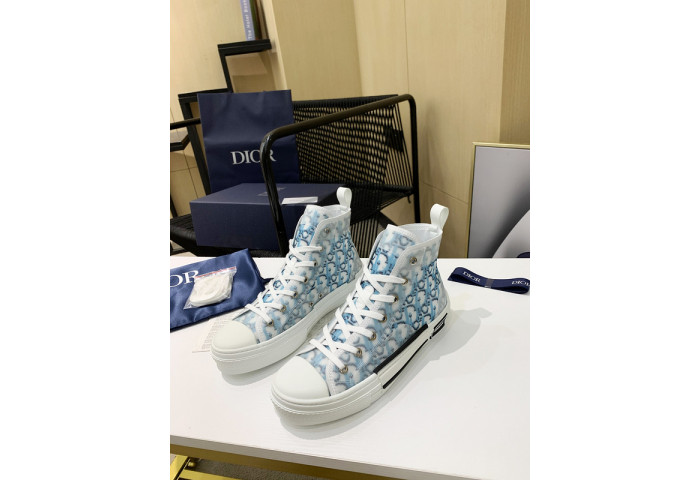 B23 Oblique Sneaker