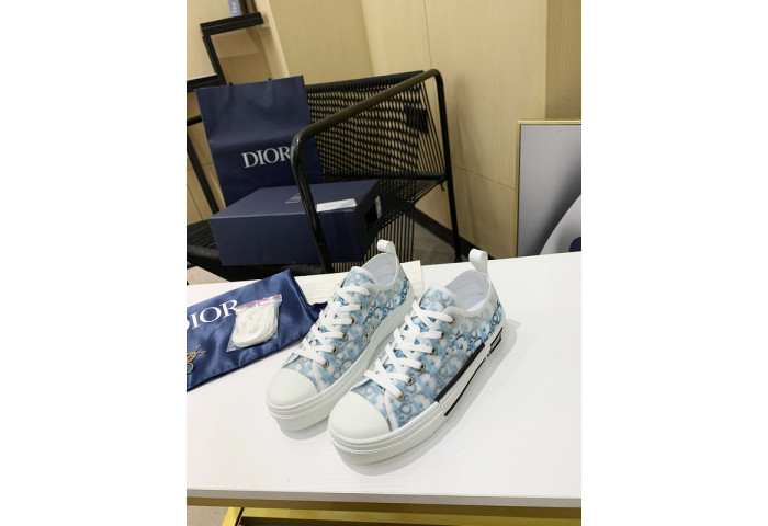 B23 Oblique Sneaker
