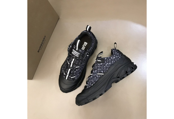 BUR*BERRY Sneakers
