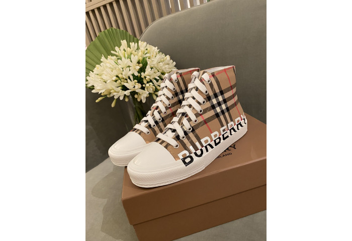 BUR*BERRY Sneakers
