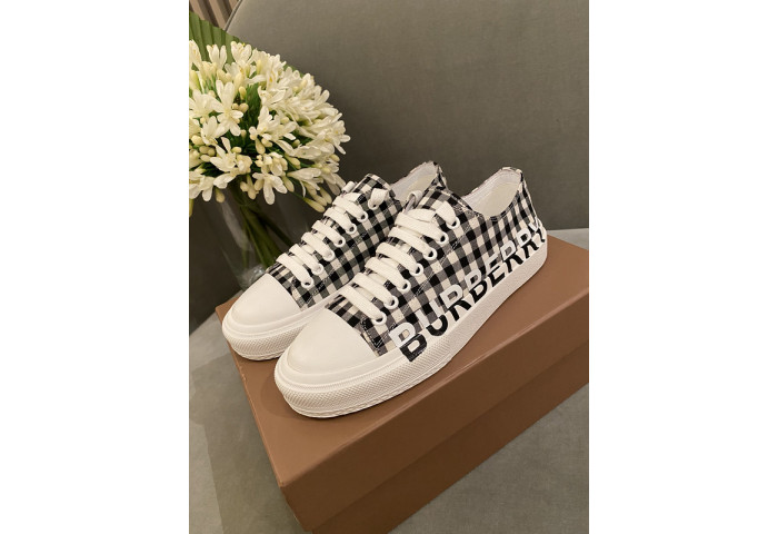BUR*BERRY Sneakers