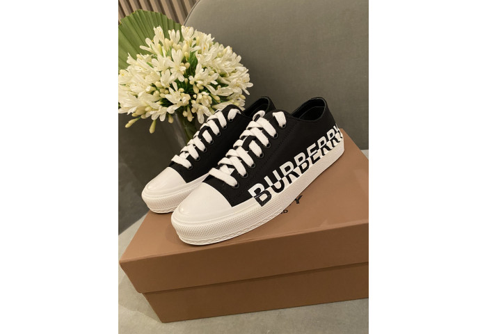 BUR*BERRY Sneakers