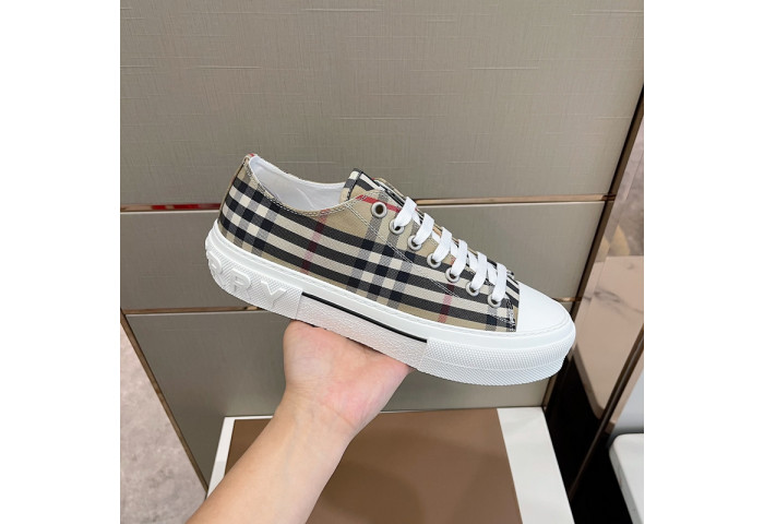 BUR*BERRY Sneakers