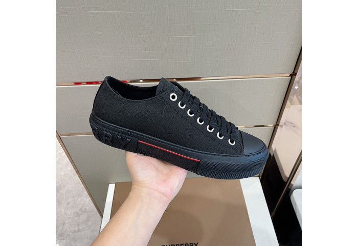 BUR*BERRY Sneakers