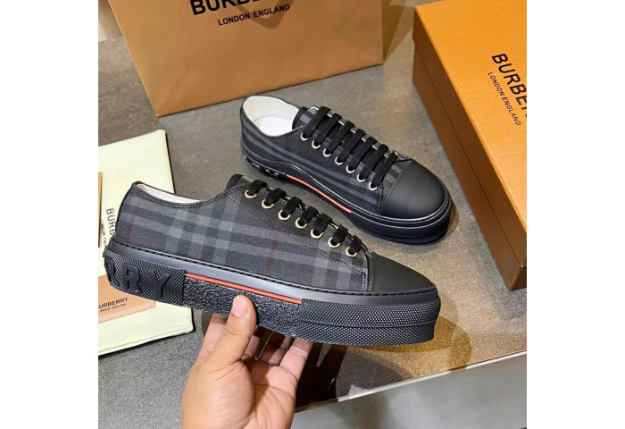 BUR*BERRY Sneakers