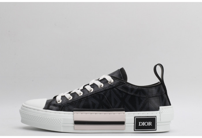 B23 Oblique Sneaker