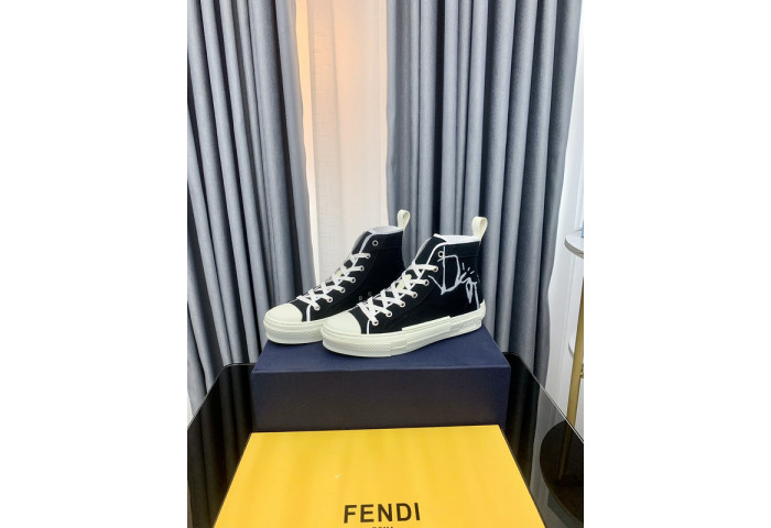 B23 Oblique Sneaker