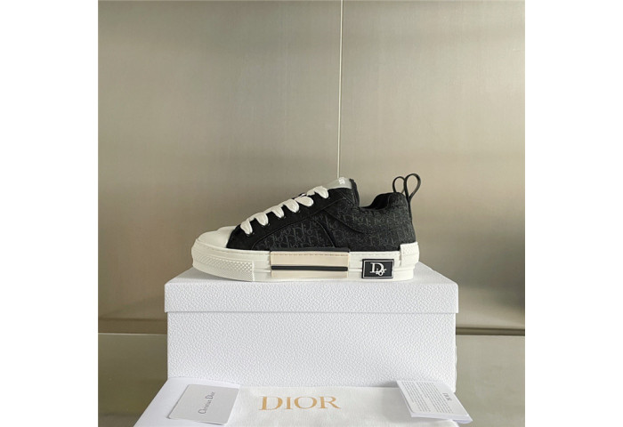 B23 Oblique Sneaker