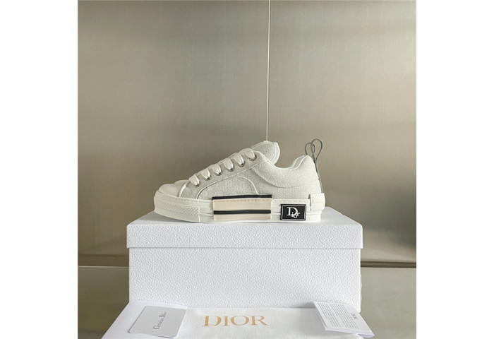 B23 Oblique Sneaker
