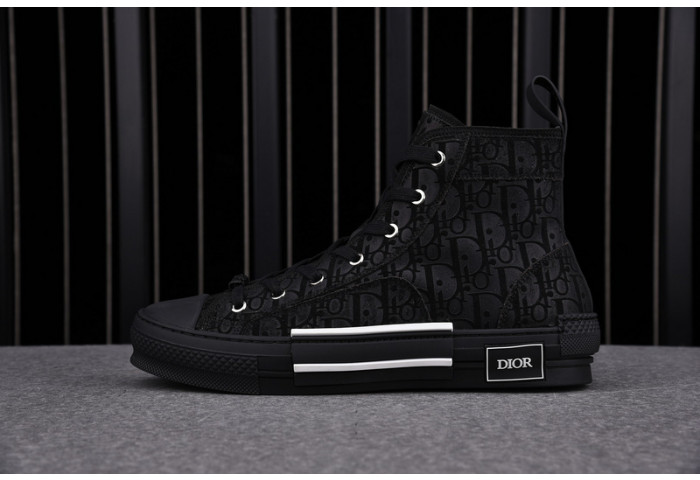 B23 Oblique Sneaker