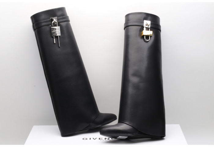 Give*chy Shark Lock boots