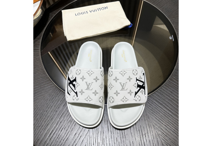 L1VV SANDALS