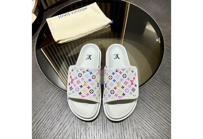 L1VV SANDALS