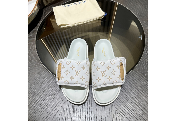 L1VV SANDALS