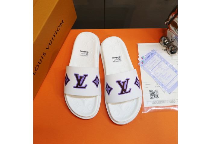 L1VV SANDALS