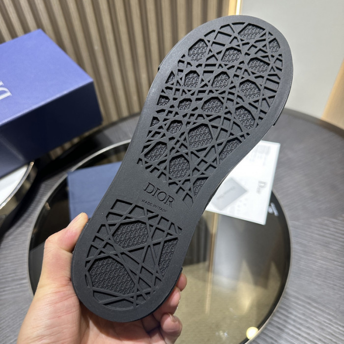 D1OR B33 Sneakers
