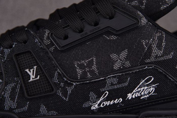 L1VV TRAINER
