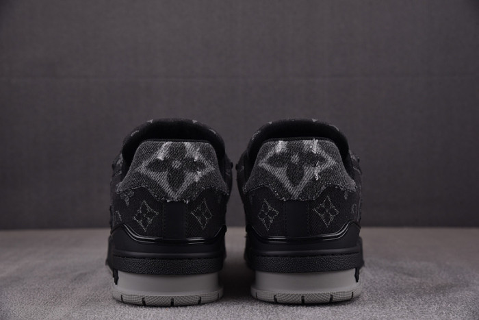 L1VV TRAINER