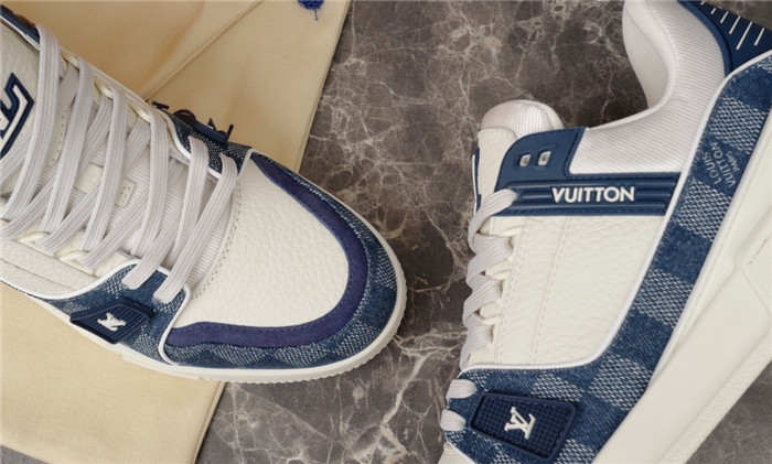 L1VV TRAINER