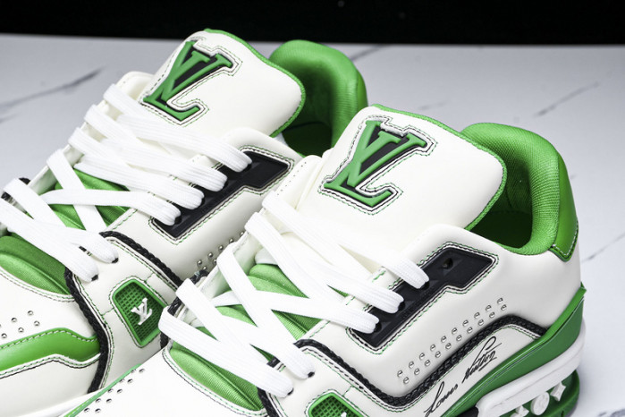 L1VV TRAINER