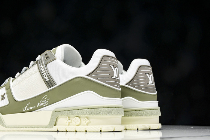 L1VV TRAINER
