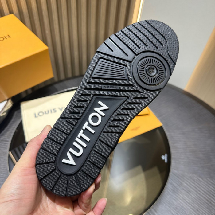 L1VV TRAINER