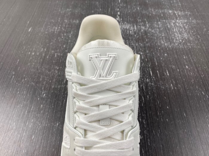 L1VV TRAINER