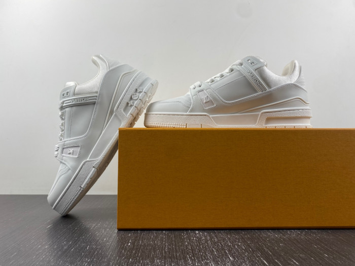 L1VV TRAINER