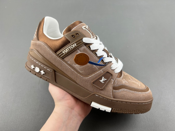 L1VV TRAINER
