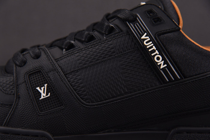 L1VV TRAINER