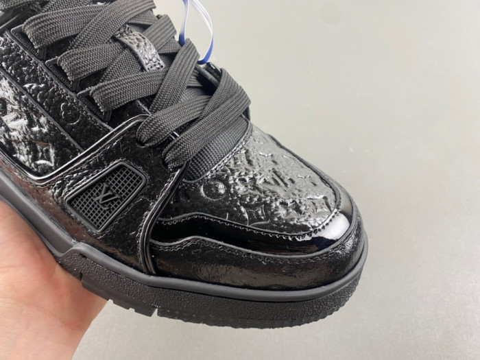 L1VV TRAINER