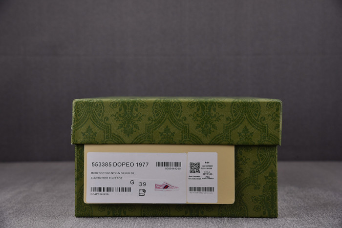 GU LOW TOP SNEAKER
