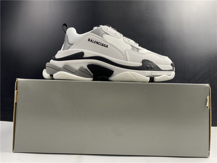 BALEN Triple S Sneaker 536737 W0901 9089