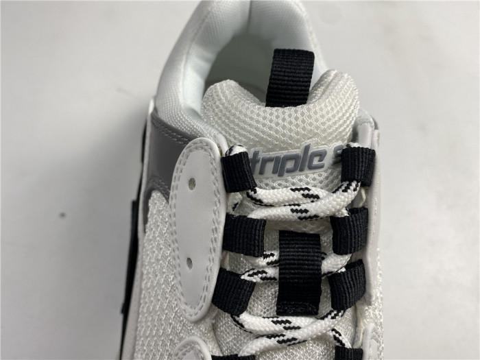 BALEN Triple S Sneaker 536737 W0901 9089
