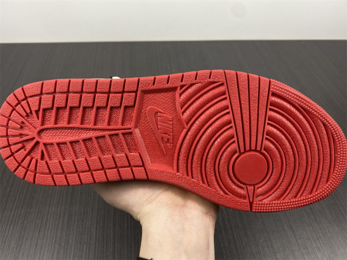 Air Jordan 1 Low Chicago 553558-118