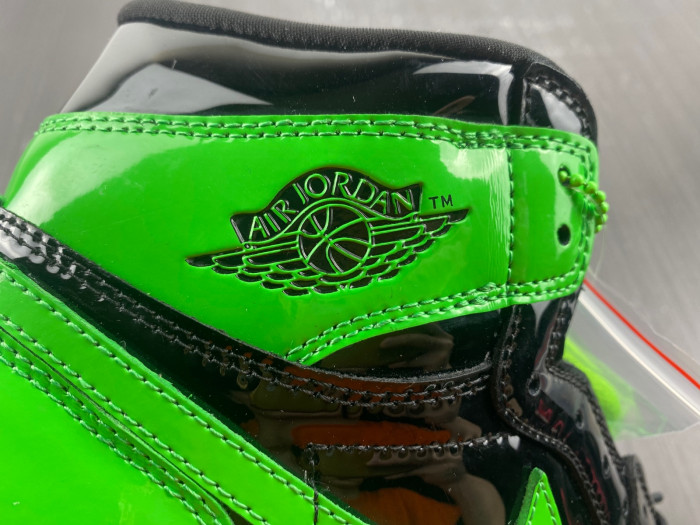 Air Jordan 1 Patent Green Black 555088-030