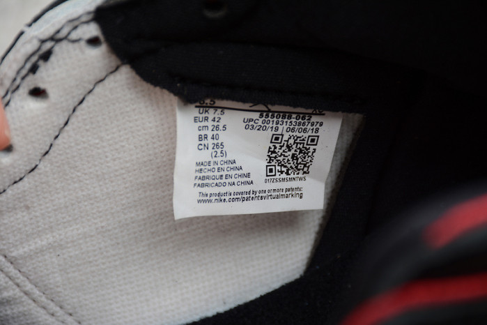 Air Jordan 1 Retro High Bloodline 555088-062