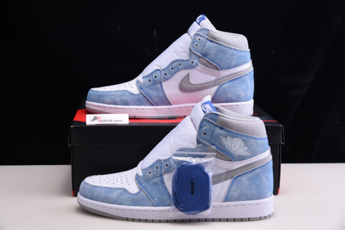 Air Jordan 1 High OG “Hyper Royal” 555088-402