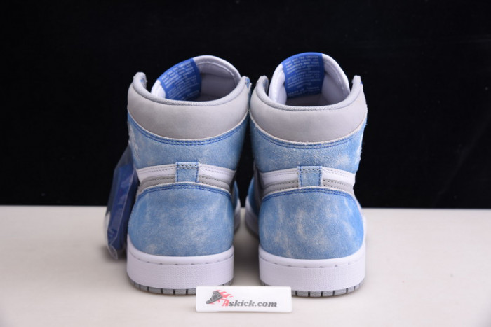 Air Jordan 1 High OG “Hyper Royal” 555088-402