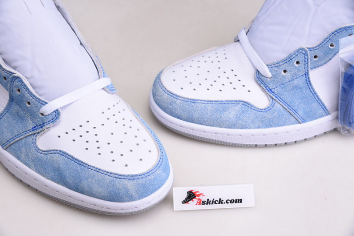 Air Jordan 1 High OG “Hyper Royal” 555088-402