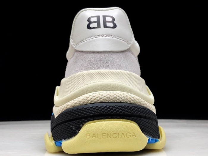 Balen Triple S White Suede  500597 W0971 9000