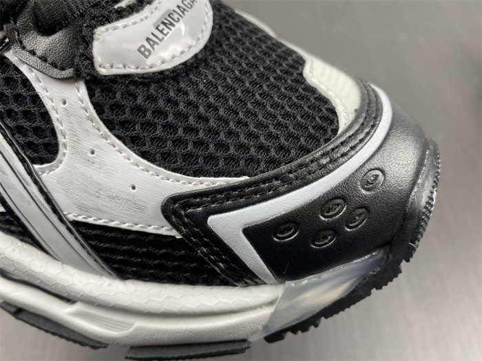 BALEN Black & White Runner Sneakers 677402 W3RB2 9010