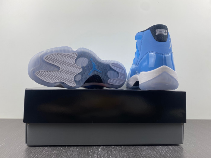 Air Jordan Ultimate Gift of Flight 717602-900