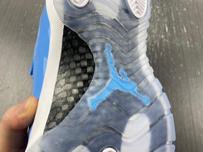 Air Jordan Ultimate Gift of Flight 717602-900